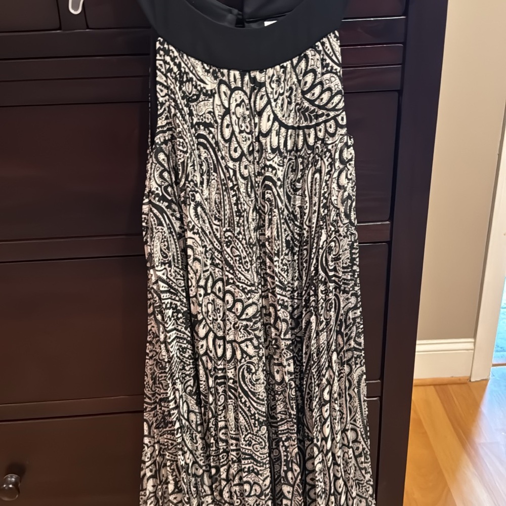 Elegant Black and White Paisley Skirt